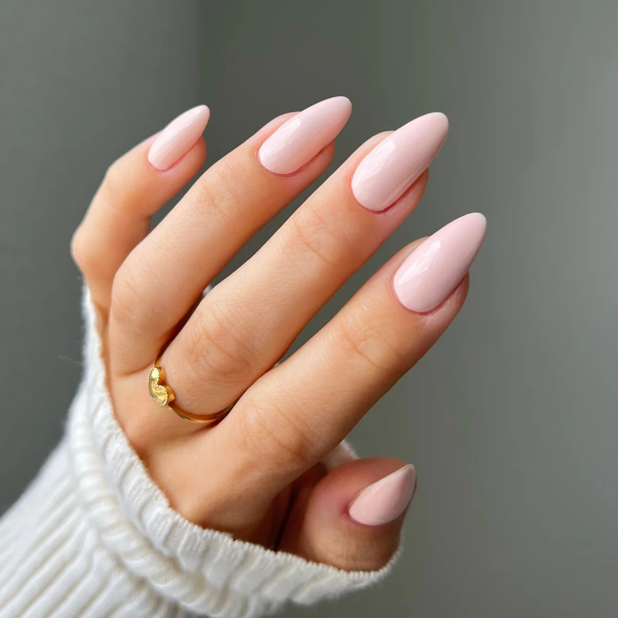 DND Diva Duo Gel & Polish French Girl 061 swatch showing a soft, elegant pink nail color with a glossy finish.