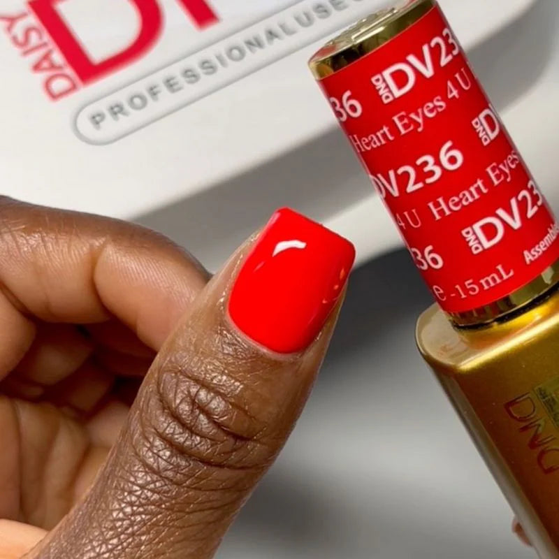 DND Diva Duo Gel & Polish Heart Eyes 4 U nail set with vibrant gel nail polish and lacquer in a bright pink shade