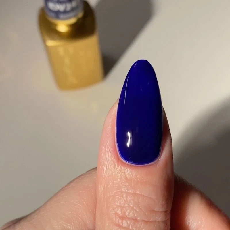 DND Diva Duo Gel and Polish in Jelly Marine 247, showing a vibrant teal gel nail polish and lacquer bottle.