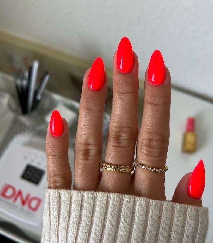 DND Diva Duo Gel & Polish Jellyfish Candy 234, vibrant gel nail polish and lacquer in a bright, colorful jellyfish design.