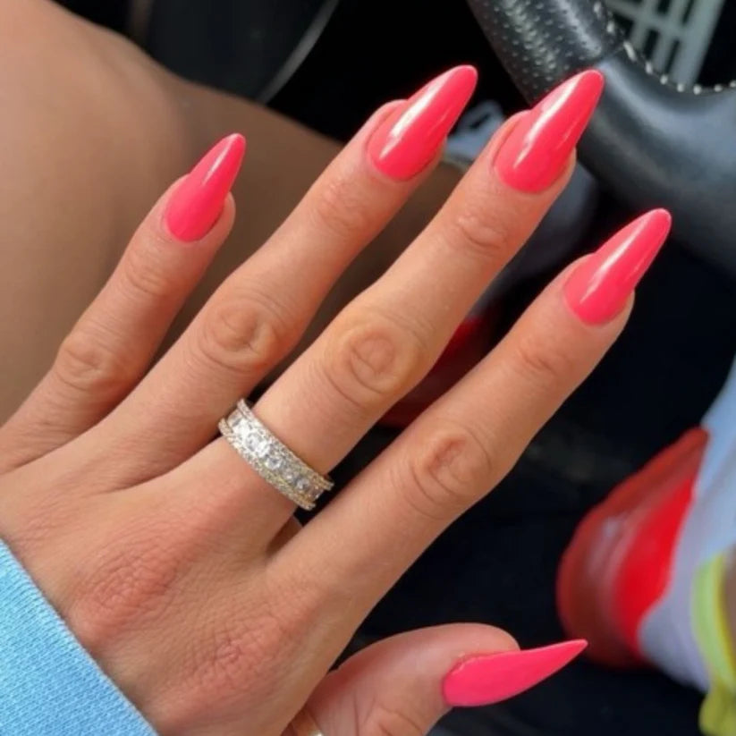 DND Diva Duo Gel and Polish in Juicy Fruit 213, vibrant pink-orange gel nail polish with matching lacquer for a bold manicure.