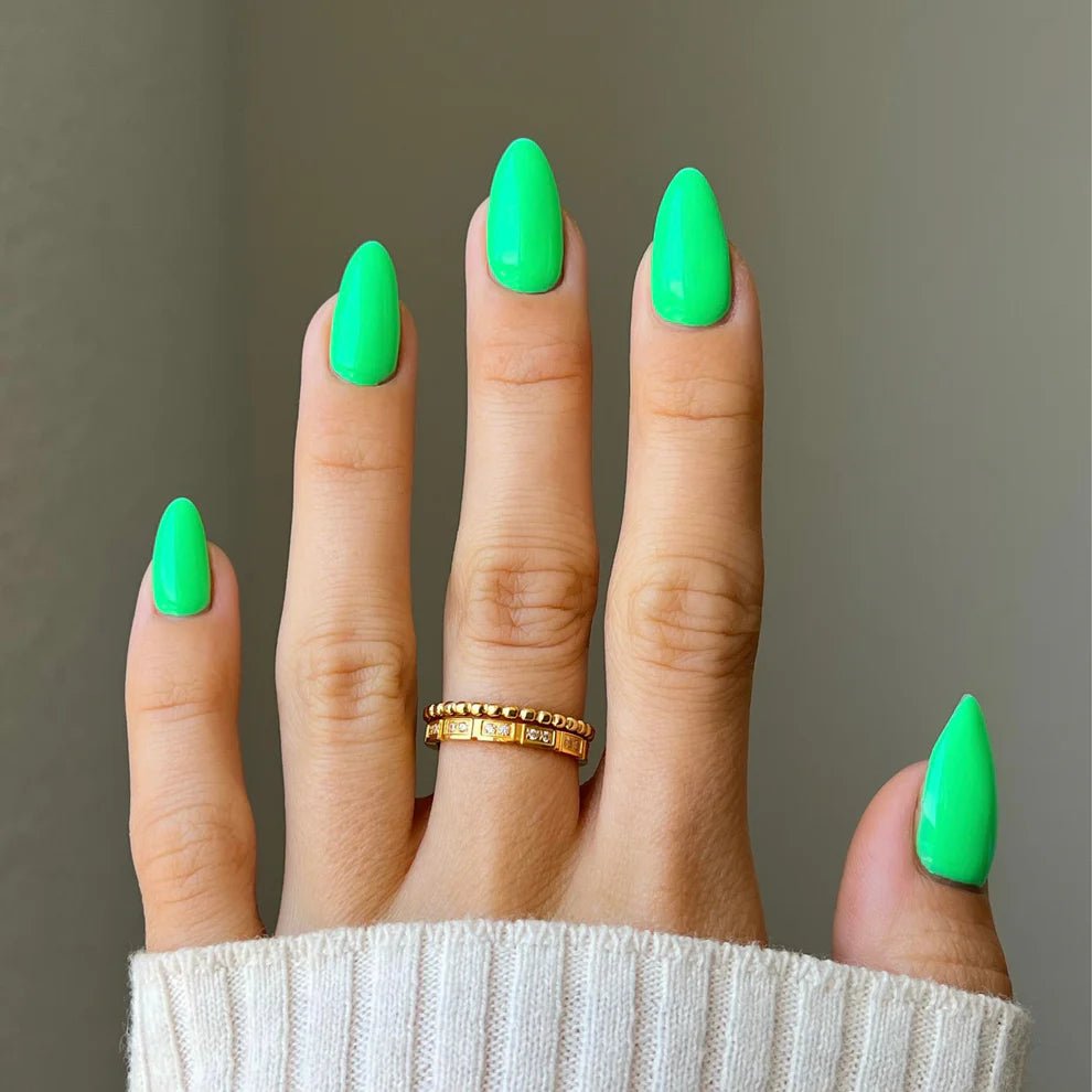 DND Diva Duo Gel and Polish in Mint Julep 274, featuring a vibrant mint green gel nail polish and lacquer finish.