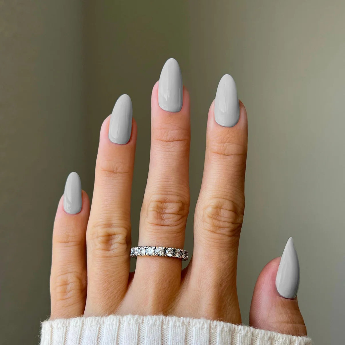 DND Diva Duo Gel & Polish in Nordic Breeze 091, showing a swatch of the blue-green gel nail polish and lacquer on nails.