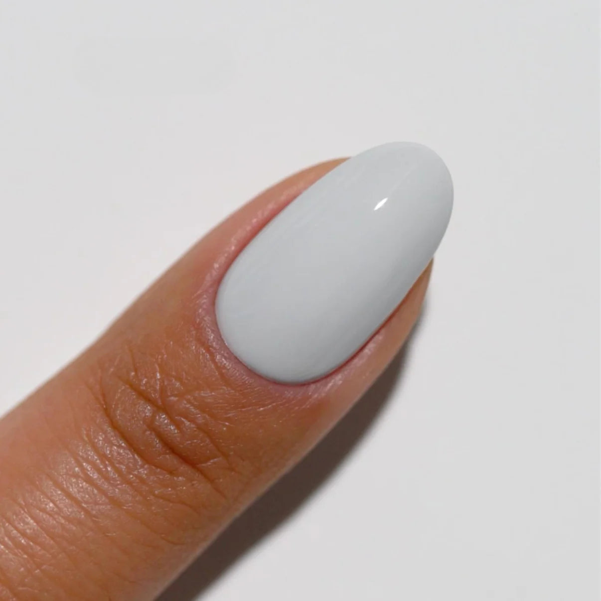 Swatch of DND Diva Duo Gel & Polish in Nordic Breeze 091, showcasing a vibrant blue gel nail polish and lacquer finish.