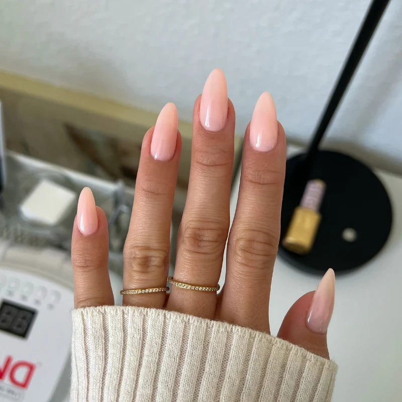 DND Diva Duo Gel & Polish in Painter's Antidote 154, a gel nail polish and lacquer set with a glossy finish.