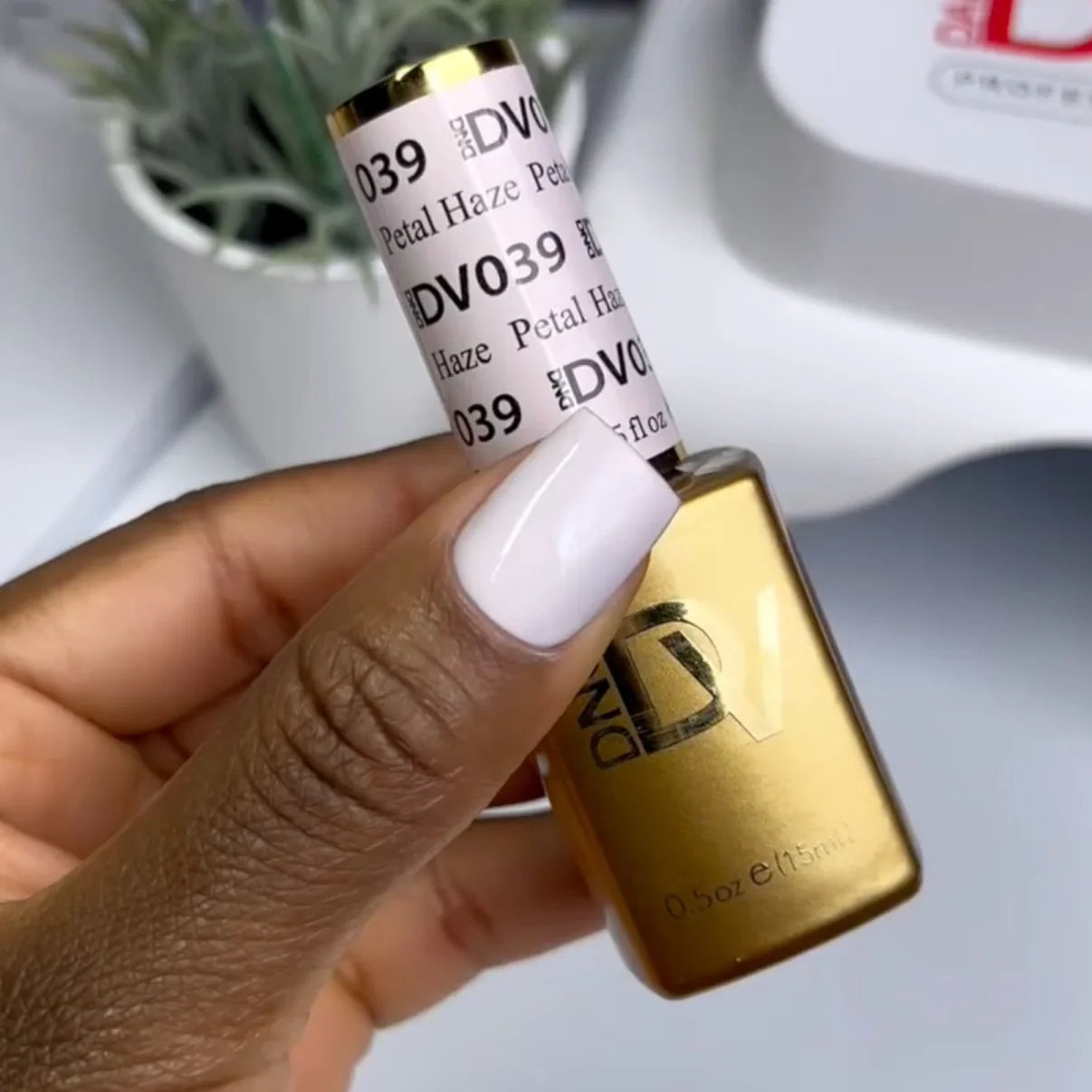 DND Diva Duo Gel & Polish - Petal Haze 039 - Universal Nail Supplies