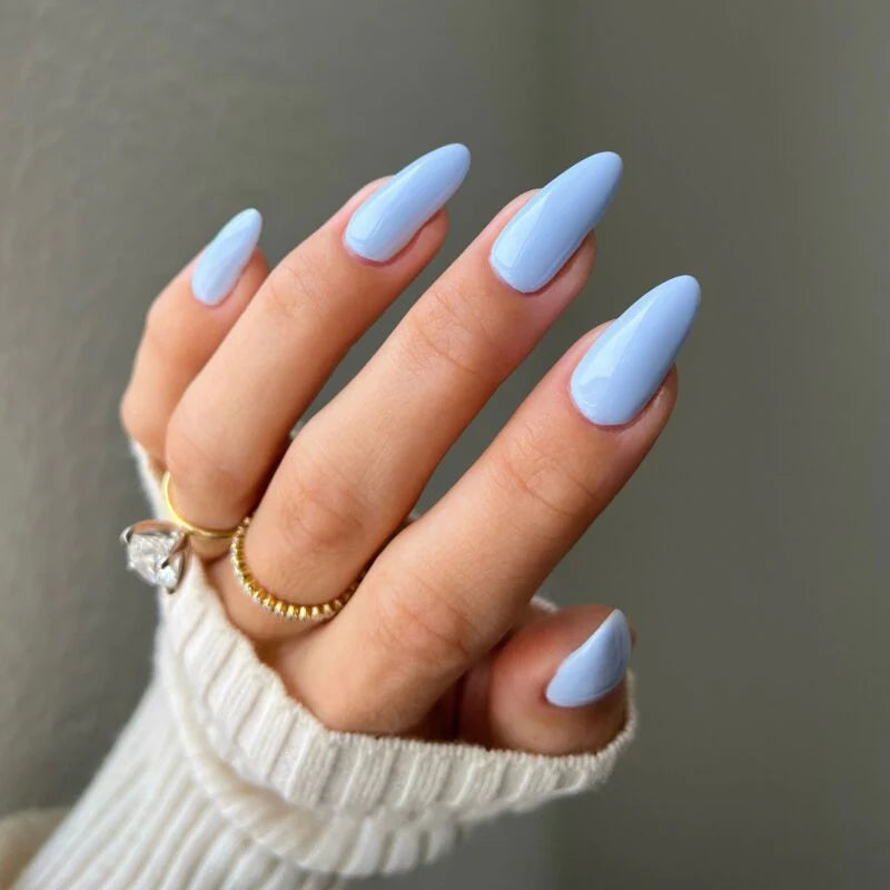 DND Diva Duo Gel & Polish Pies In The Sky 129, vibrant gel nail polish with matching lacquer, featuring a bright sky blue color.