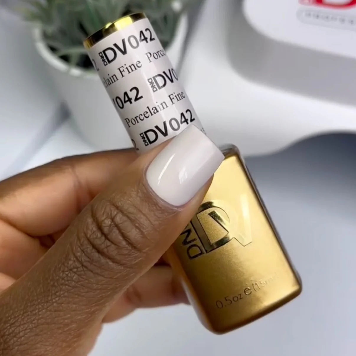DND Diva Duo Gel & Polish - Porcelain Fine 042 - Universal Nail Supplies