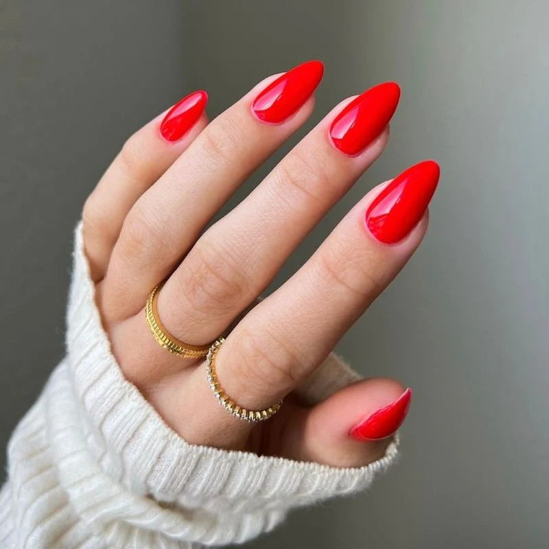 DND Diva Duo Gel & Polish in Red-Y Or Not, bright red gel nail polish and lacquer set, glossy finish, close-up of painted nails.