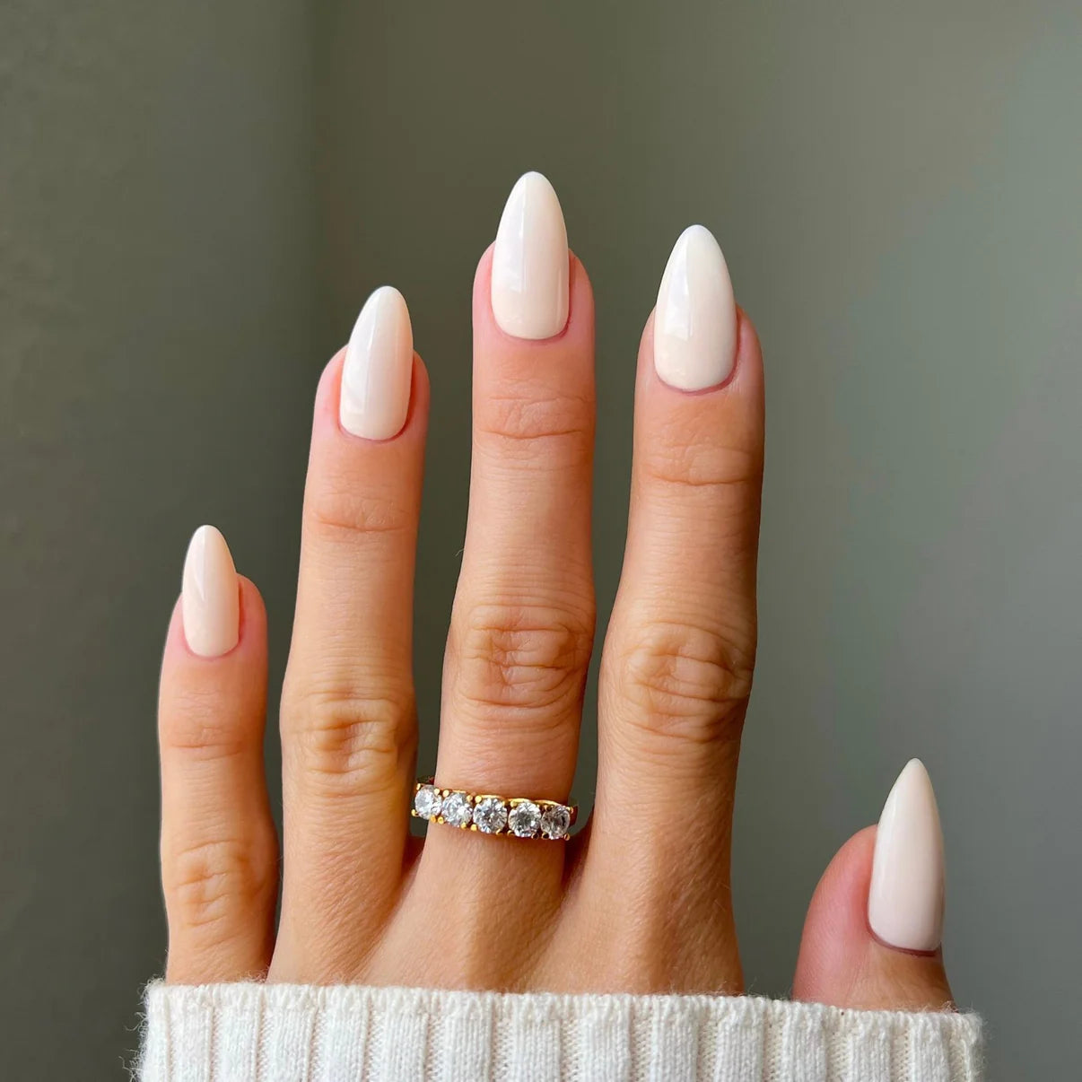 DND Diva Duo Gel & Polish in Rose Nude 078 swatch showing a smooth, elegant pink-beige nail color with glossy finish.