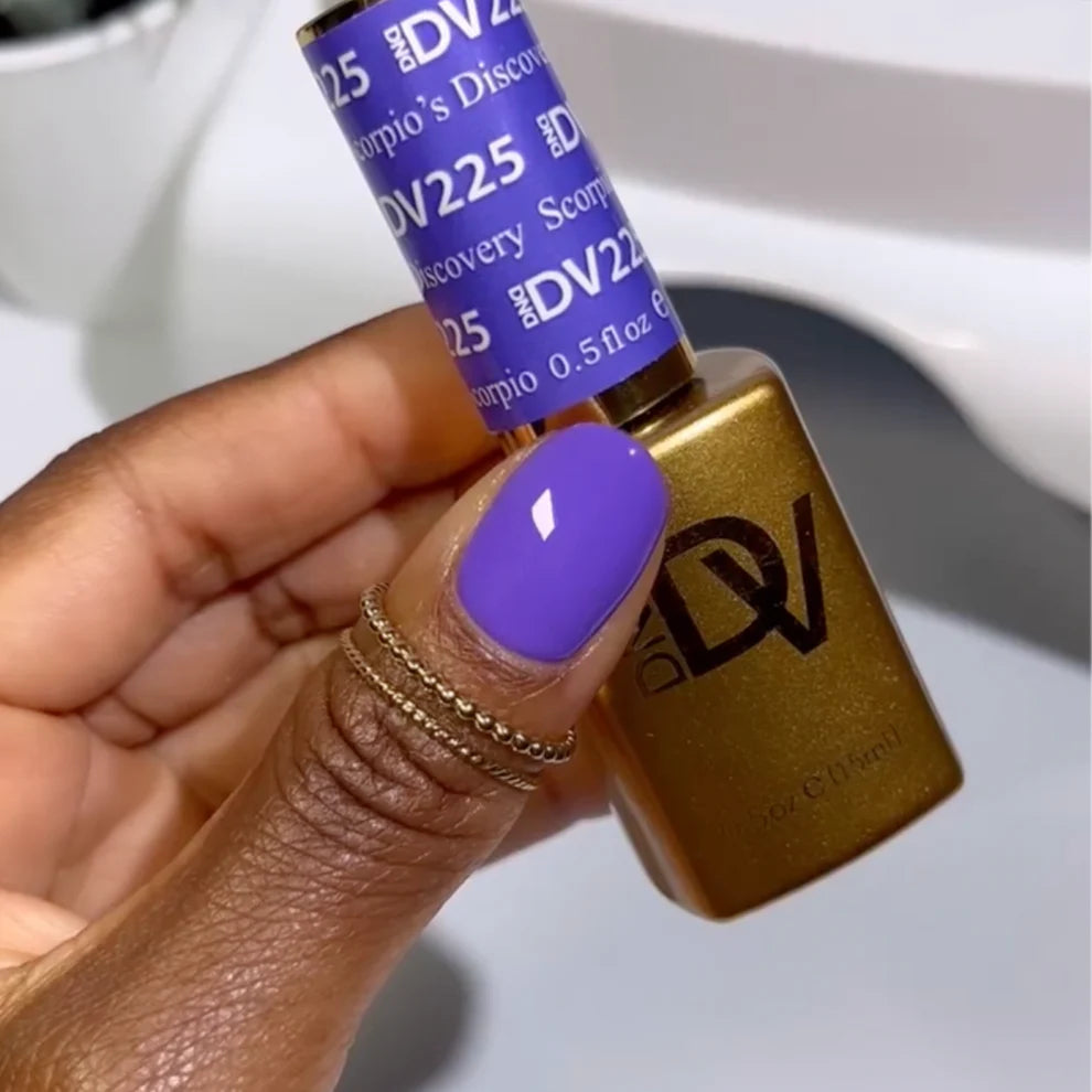 DND Diva Duo Gel & Polish in Scorpio's Discovery 225, featuring a swatch of deep, vibrant gel nail color and lacquer finish.