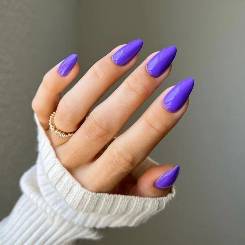 DND Diva Duo Gel & Polish in Scorpio's Discovery 225, a gel nail polish and lacquer set in a deep, shimmering dark shade.