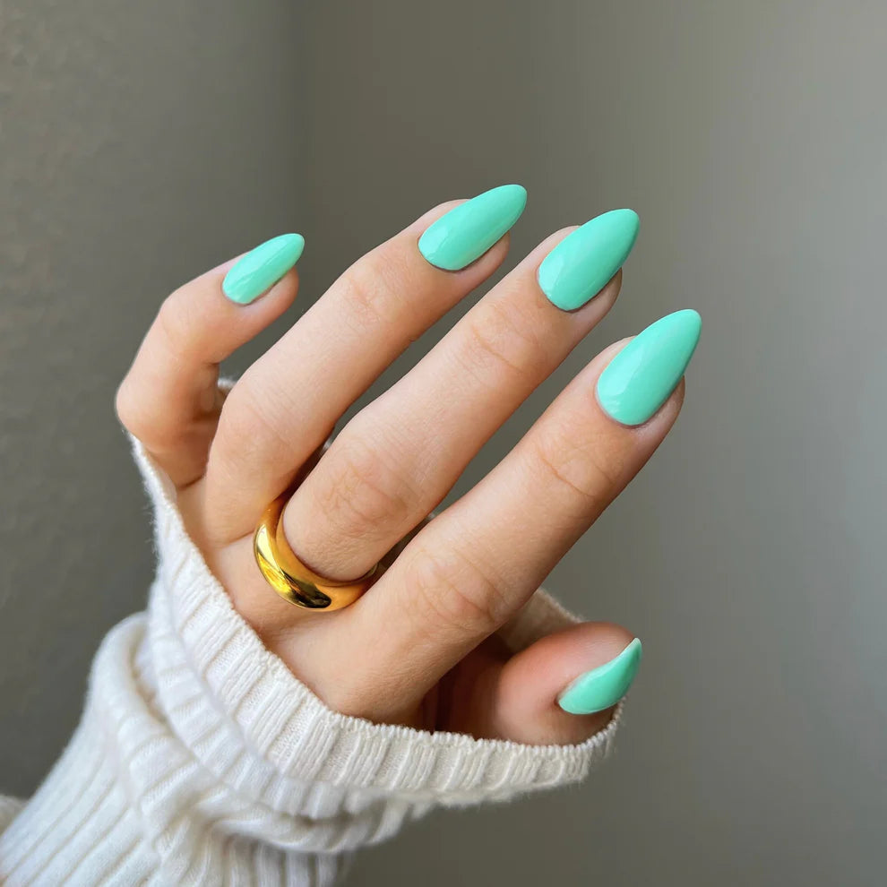 DND Diva Duo Gel and Polish in Sound of Rain 273, showcasing glossy gel nail polish and lacquer bottle with vibrant color
