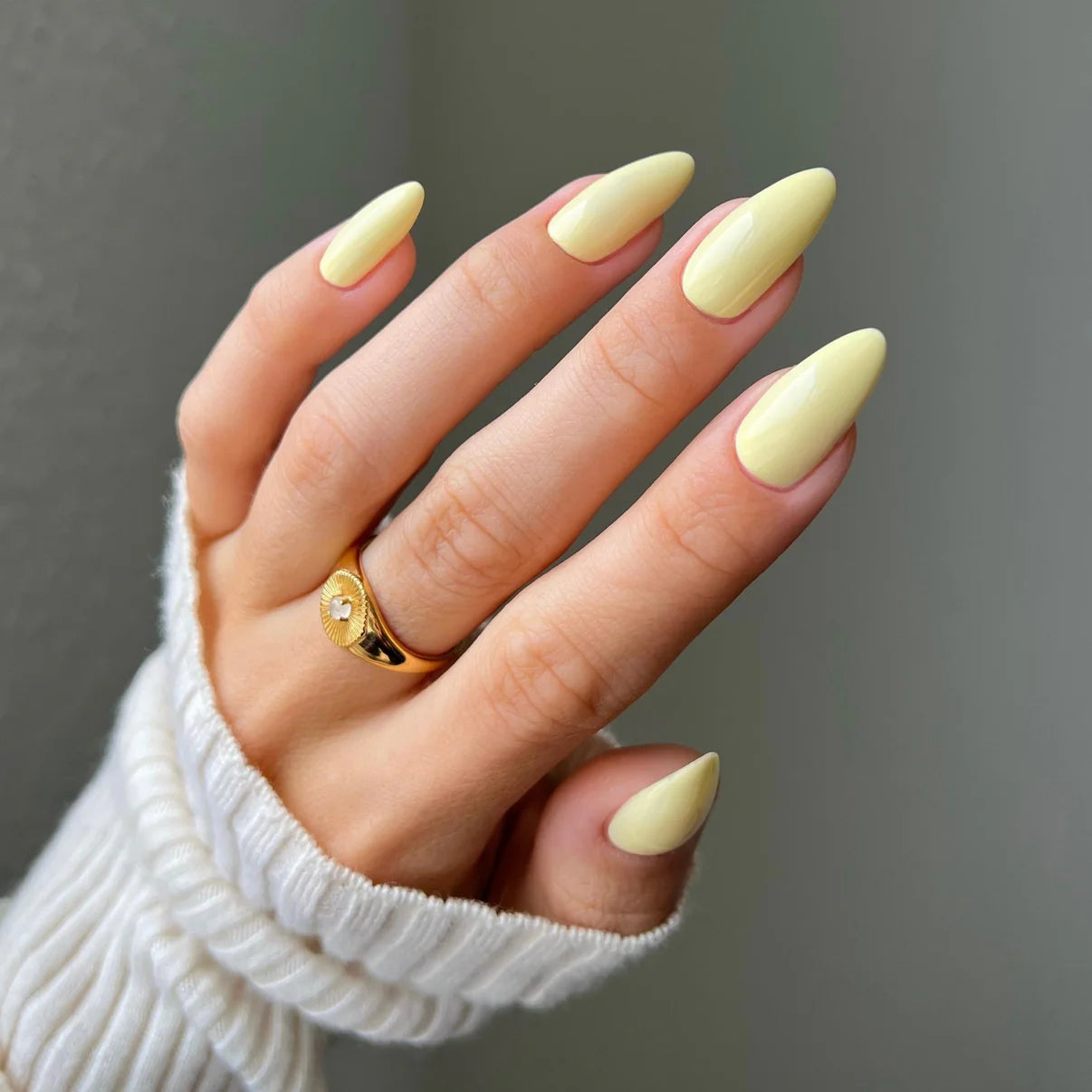DND Diva Duo Gel & Polish in Sunny Delight 082, showcasing vibrant orange gel nail polish and lacquer swatch.