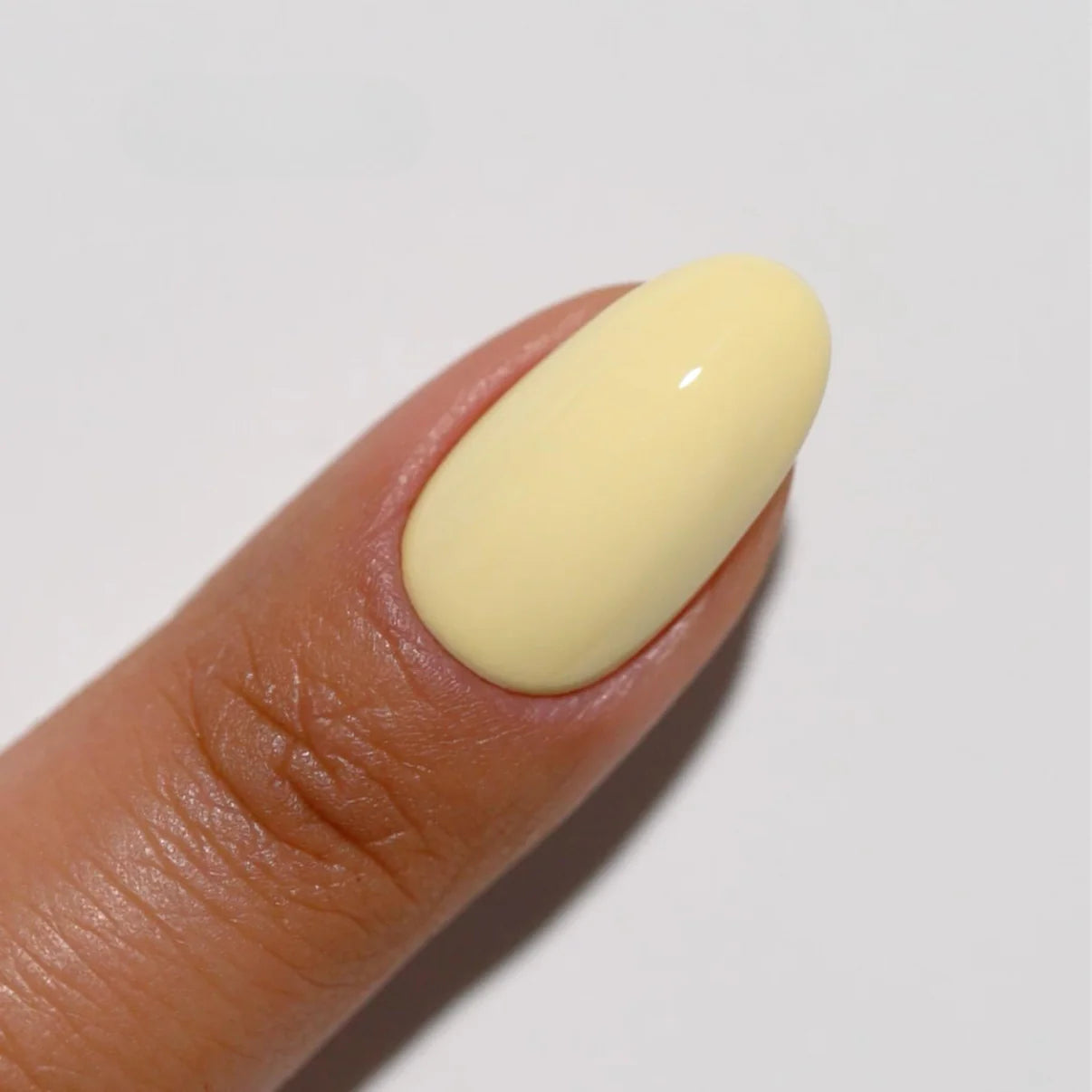 Swatch of DND Diva Duo Gel & Polish in Sunny Delight 082, showing vibrant orange gel nail polish and lacquer finish.