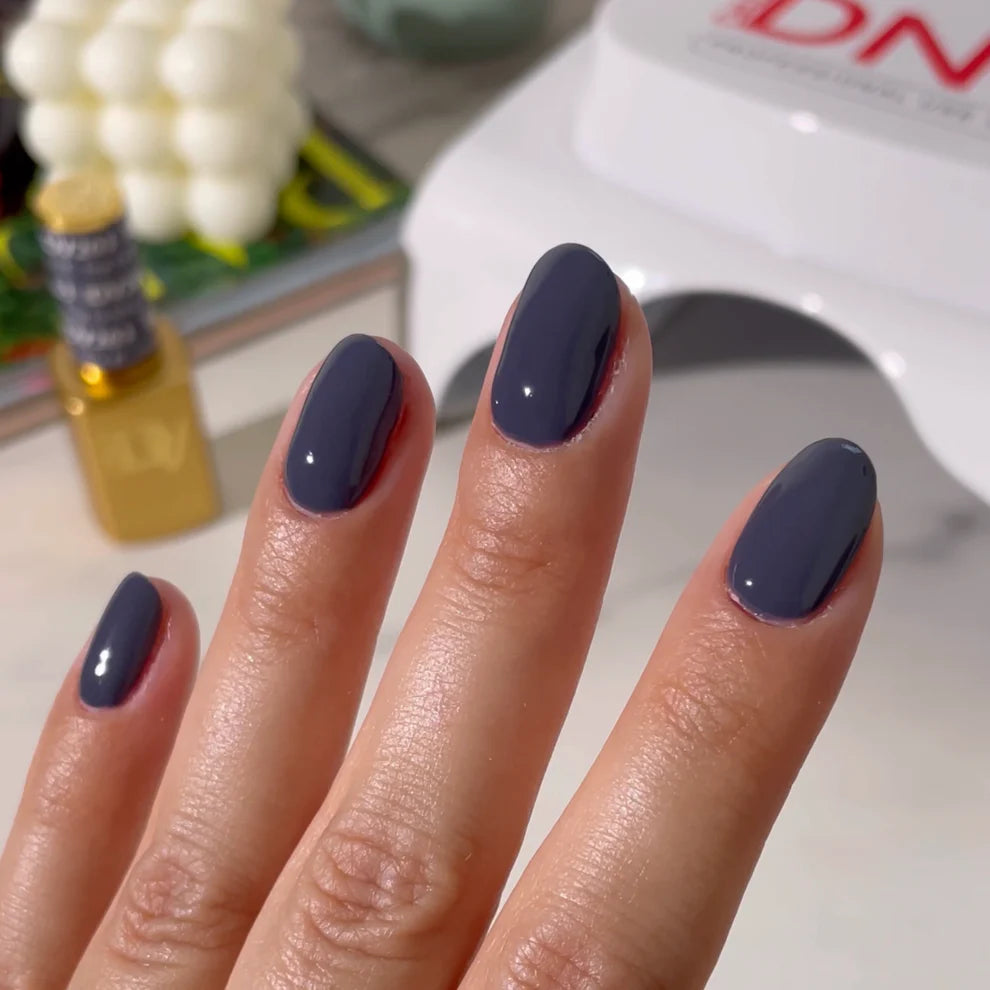 DND Diva Duo gel and polish in Trip To NYC 263, featuring a vibrant gel nail polish and lacquer with a glossy finish.