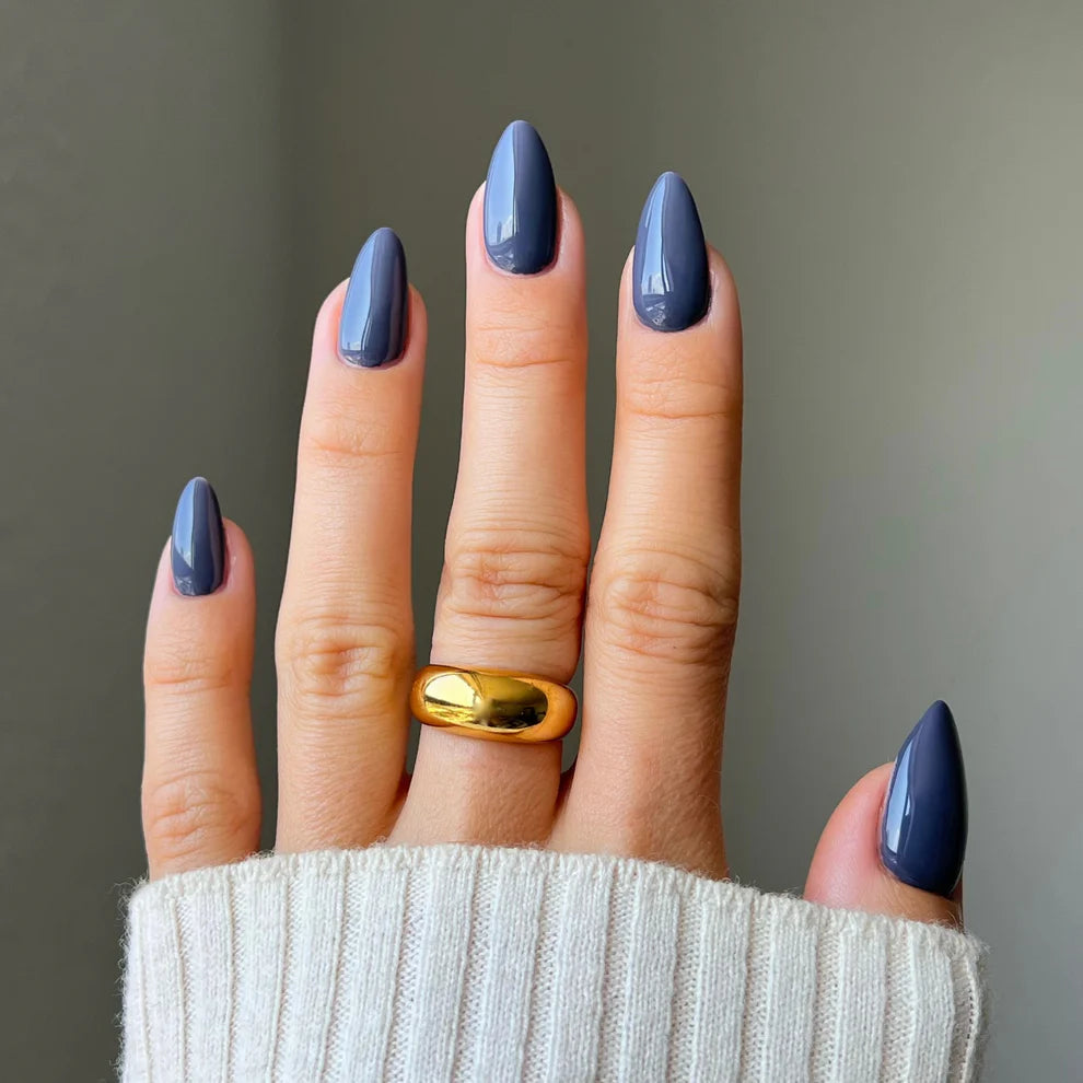 DND Diva Duo Gel & Polish in Trip To NYC 263 featuring a vibrant gel nail polish and lacquer with a glossy finish.