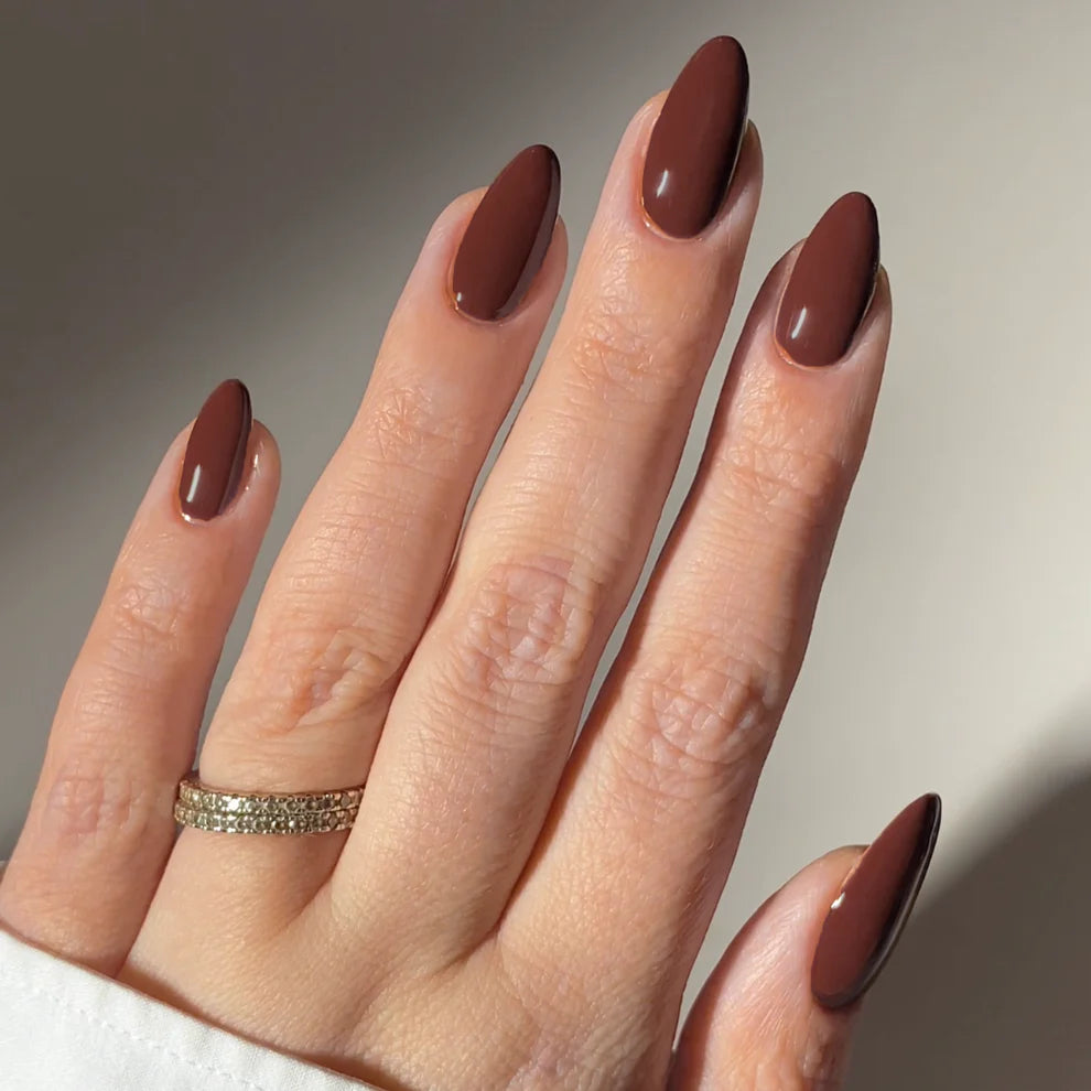 DND Diva Duo Gel & Polish in Triple Espresso 270, showcasing the dark espresso-colored gel nail polish and lacquer finish.