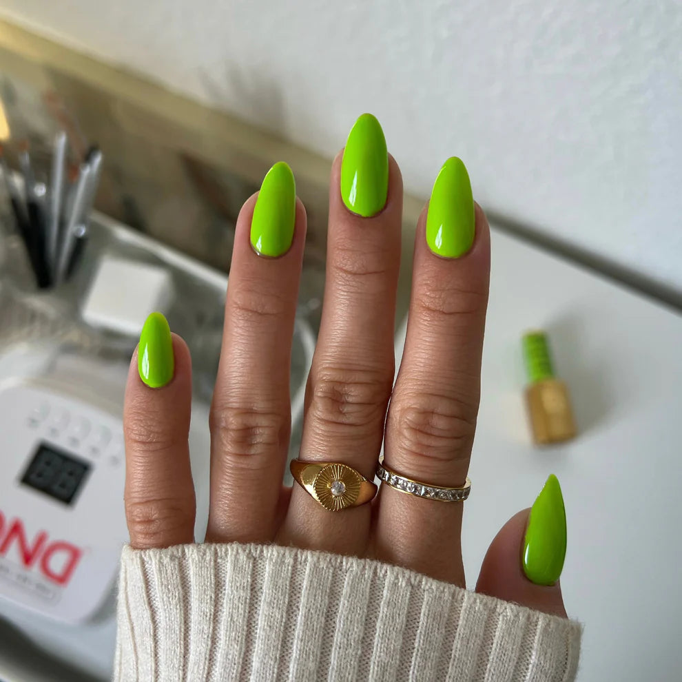 DND Diva Duo Gel & Polish in Wasabi Baby 279 featuring vibrant green gel nail polish and lacquer on a nail swatch