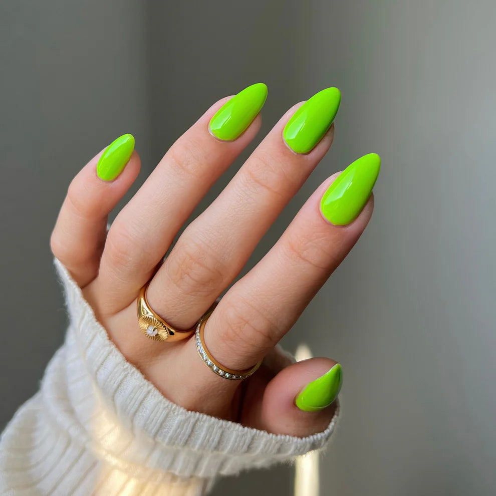 DND Diva Duo Gel & Polish in Wasabi Baby 279 featuring a vibrant green gel nail polish and matching lacquer.