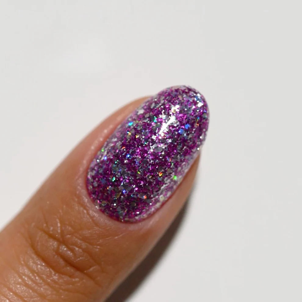 DND Diva Gel Flapper Fuchsia 315 gel nail polish swatch showing vibrant pink color and glossy finish.