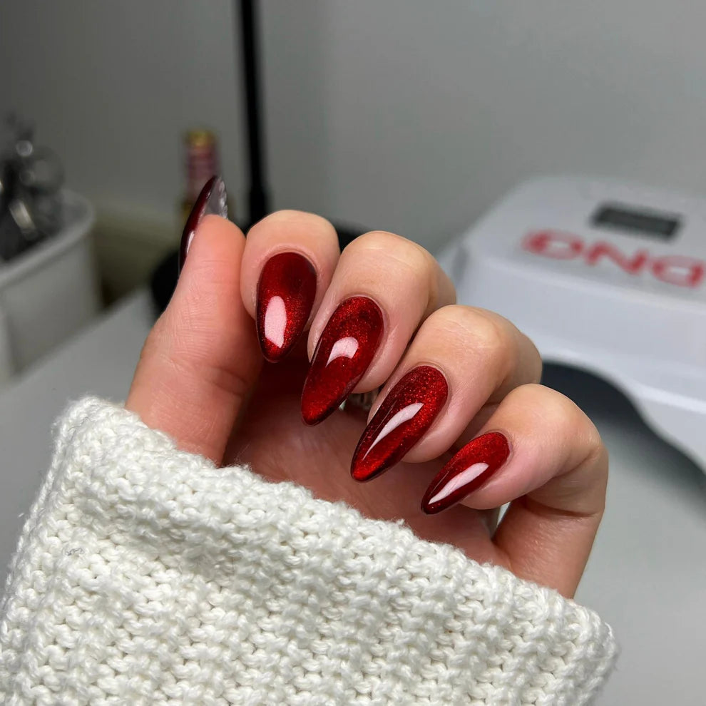DND Diva 9D Cat Eye Gel Polish in Feisty Paws, showcasing deep purple gel with glassball shimmer for a striking cat eye effect.