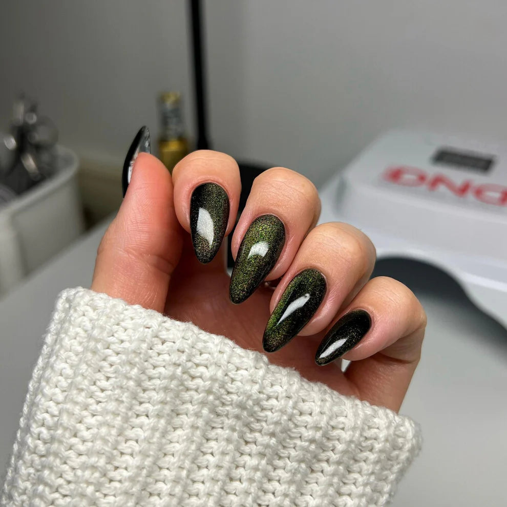 DND Diva 9D Cat Eye Gel Polish in shade Meow Or Never with glassball effect, vibrant purple color and eye-catching shimmer.
