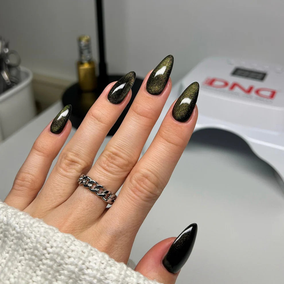 DND Diva 9D Cat Eye Gel Polish #06 Meow Or Never with glassball effect, showcasing a vibrant, shimmering cat eye nail design.