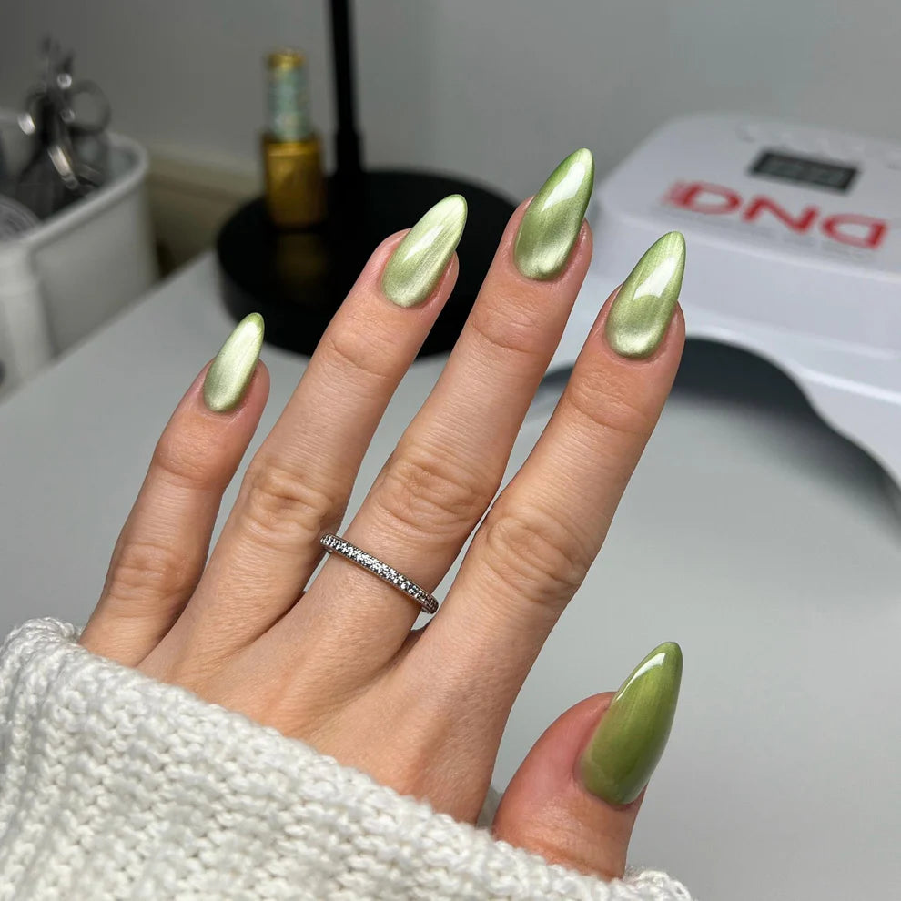DND Diva 9D Cat Eye Gel Polish in Leafy Prowl, with a glossy gel finish and 3D glassball effect, featuring green leaf tones.