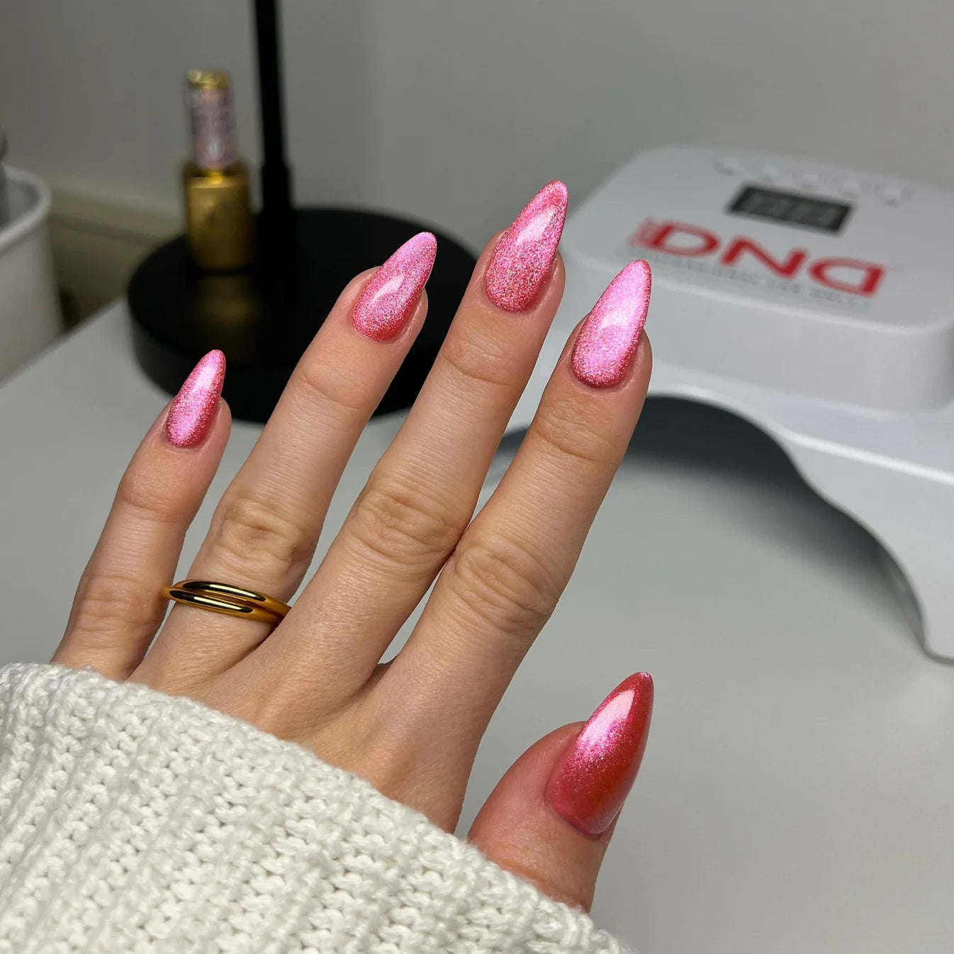 DND Diva 9D Cat Eye Gel Polish in shade Lollipop Pounce, featuring a glassball finish and vibrant cat eye effect.