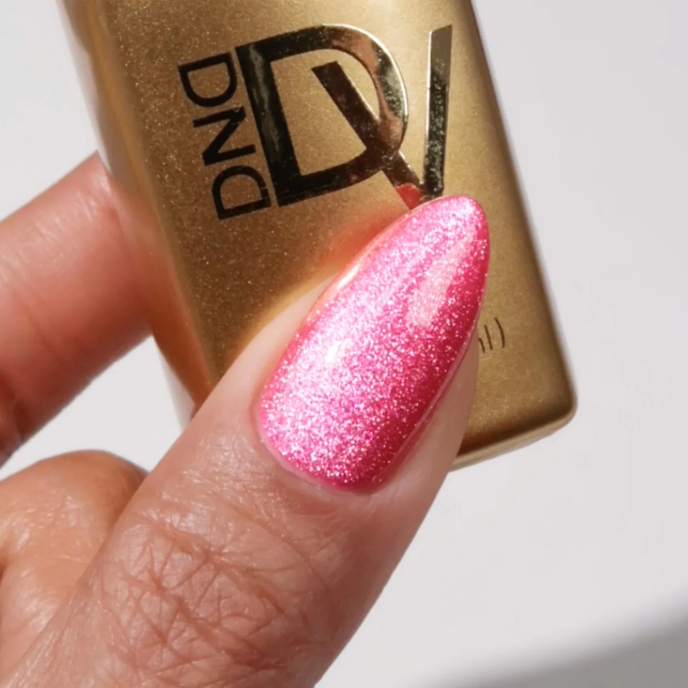 DND Diva 9D Cat Eye Gel Polish in Hi, Kitty! shade with glassball effect, showcasing vibrant purple color and cat eye shimmer.