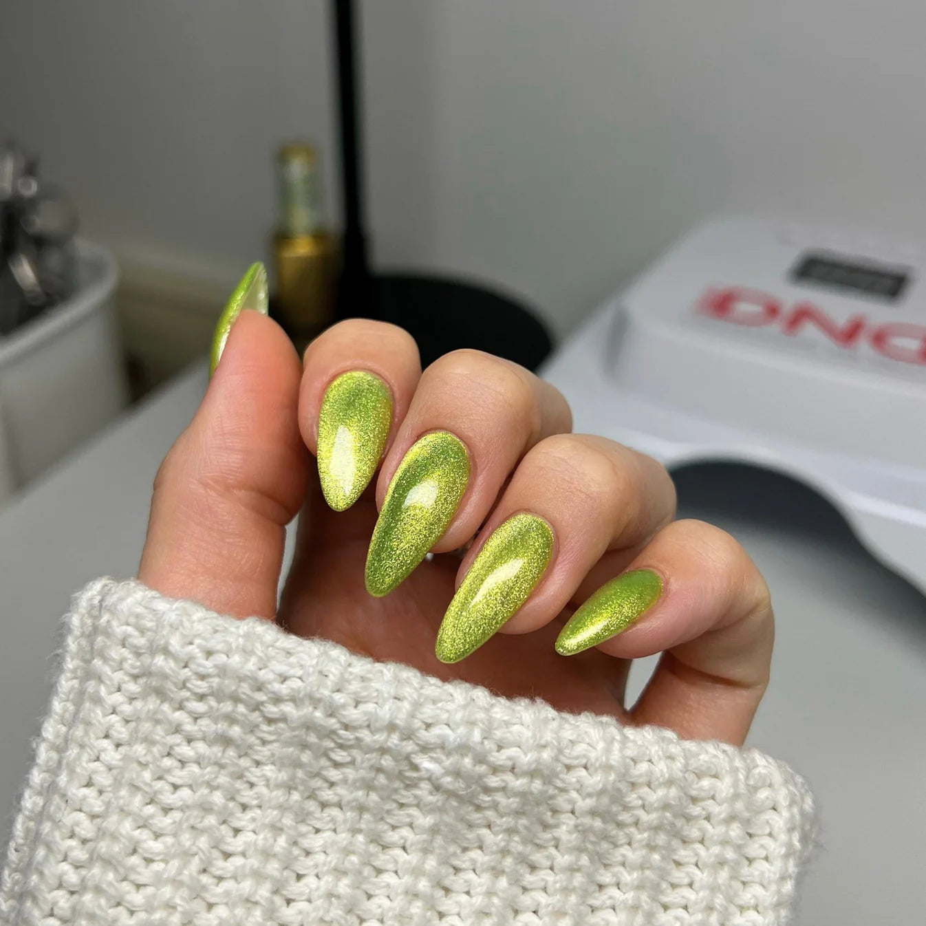 DND Diva 9D Cat Eye Gel Polish in Lemon Whiskers, featuring a glassball effect with vibrant yellow color and cat eye shimmer design.