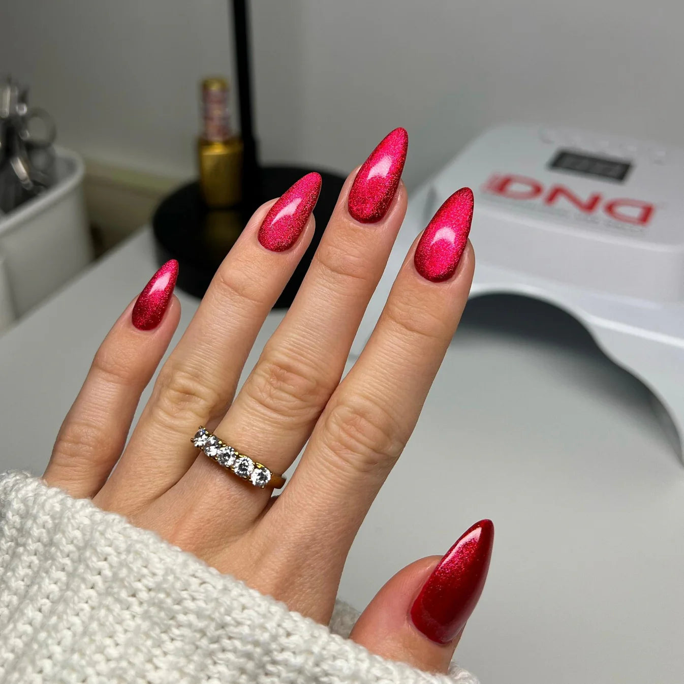 DND Diva 9D Cat Eye Gel Polish #17 Ro-meowtic with glassball effect, showcasing vibrant, shimmering cat eye nail polish.