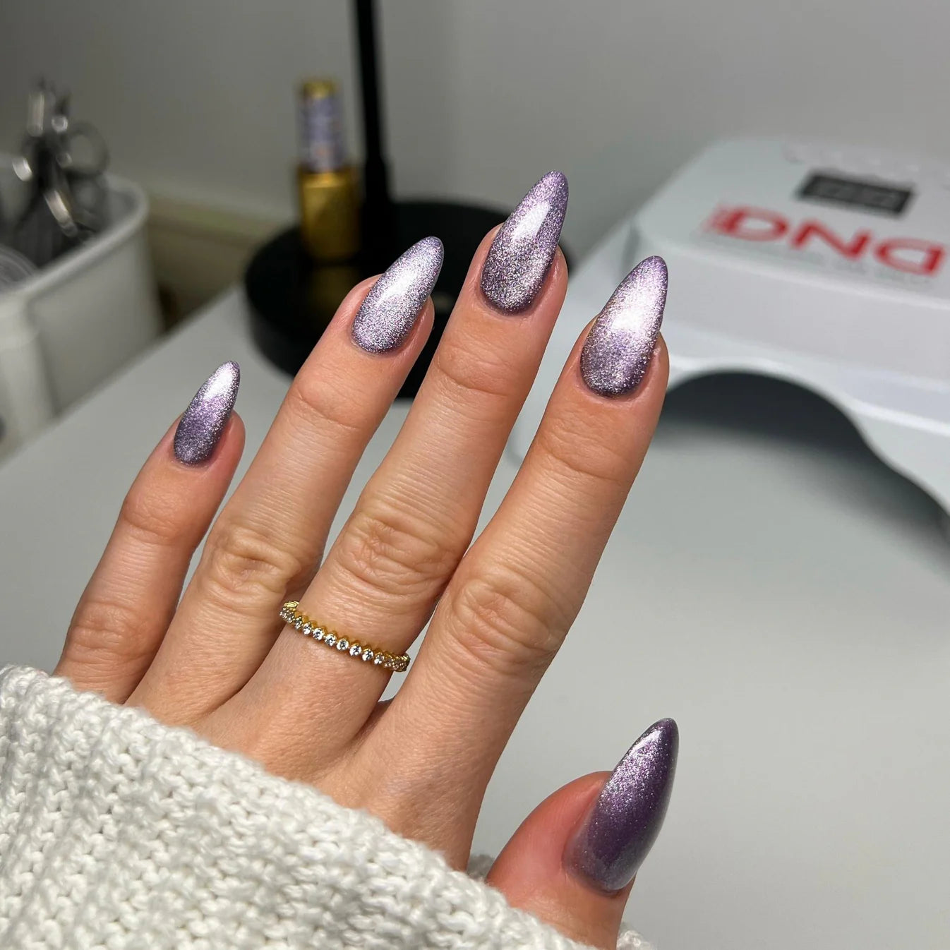 DND Diva 9D Cat Eye Gel Polish in Wild Berry, showcasing shimmering 9D glassball effect with vibrant berry color.