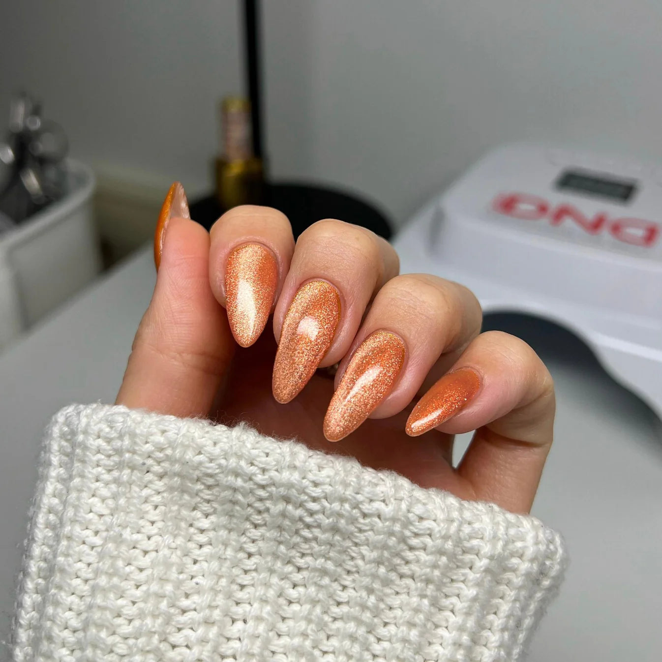 DND Diva 9D Cat Eye Gel Polish in Button Nose shade, featuring a glassball finish with a captivating cat eye effect on a nail.