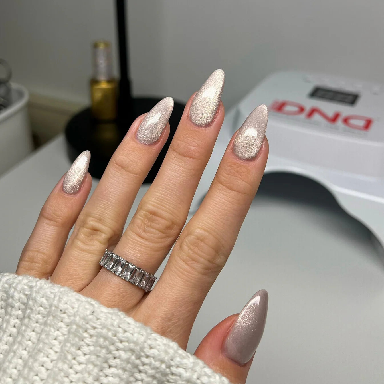 DND Diva 9D Cat Eye Gel Polish in Sun Patch shade with glassball effect, showcasing vibrant color and shimmering finish.