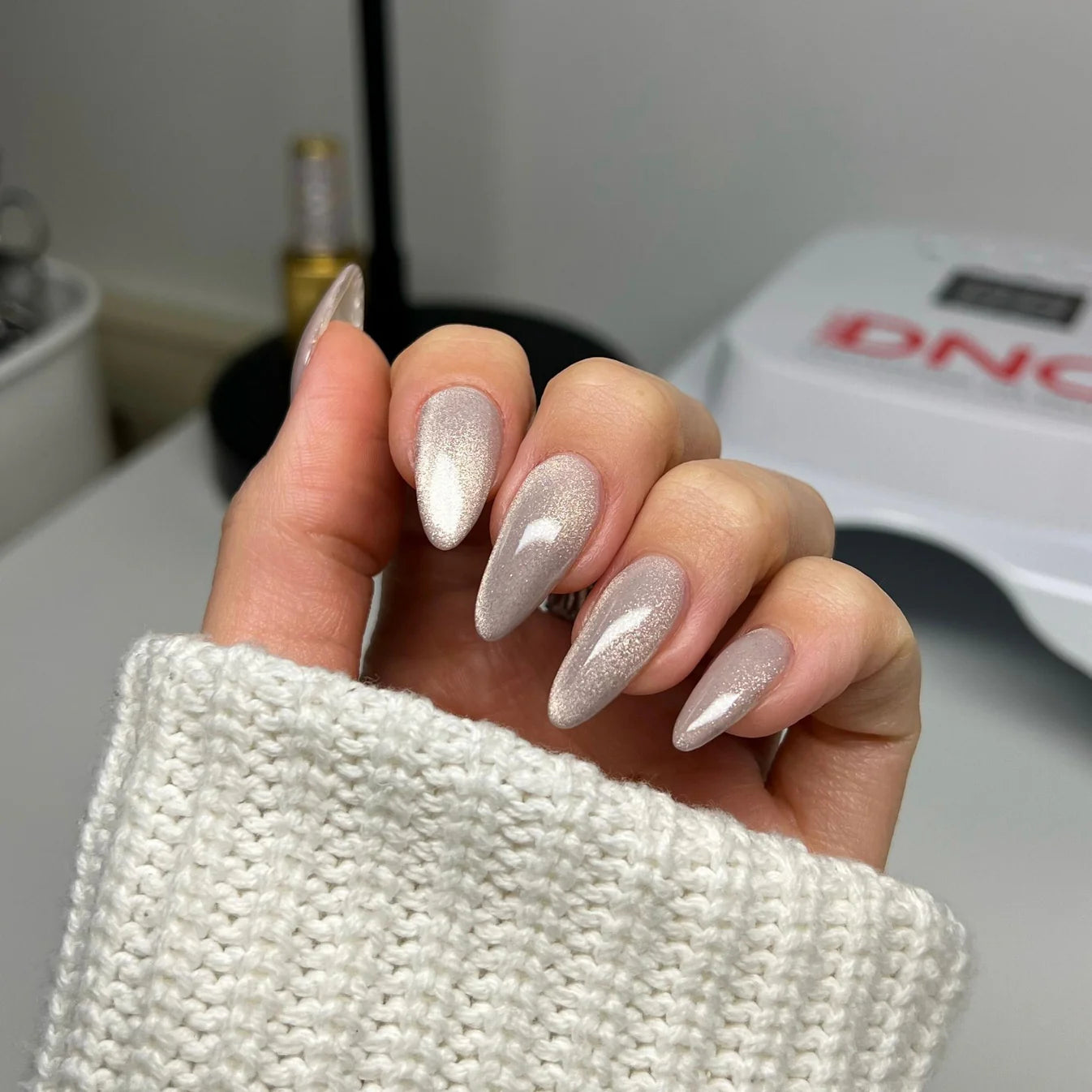 DND Diva 9D Cat Eye Gel Polish #26 Sun Patch with shimmering glassball effect and vibrant color in a close-up image