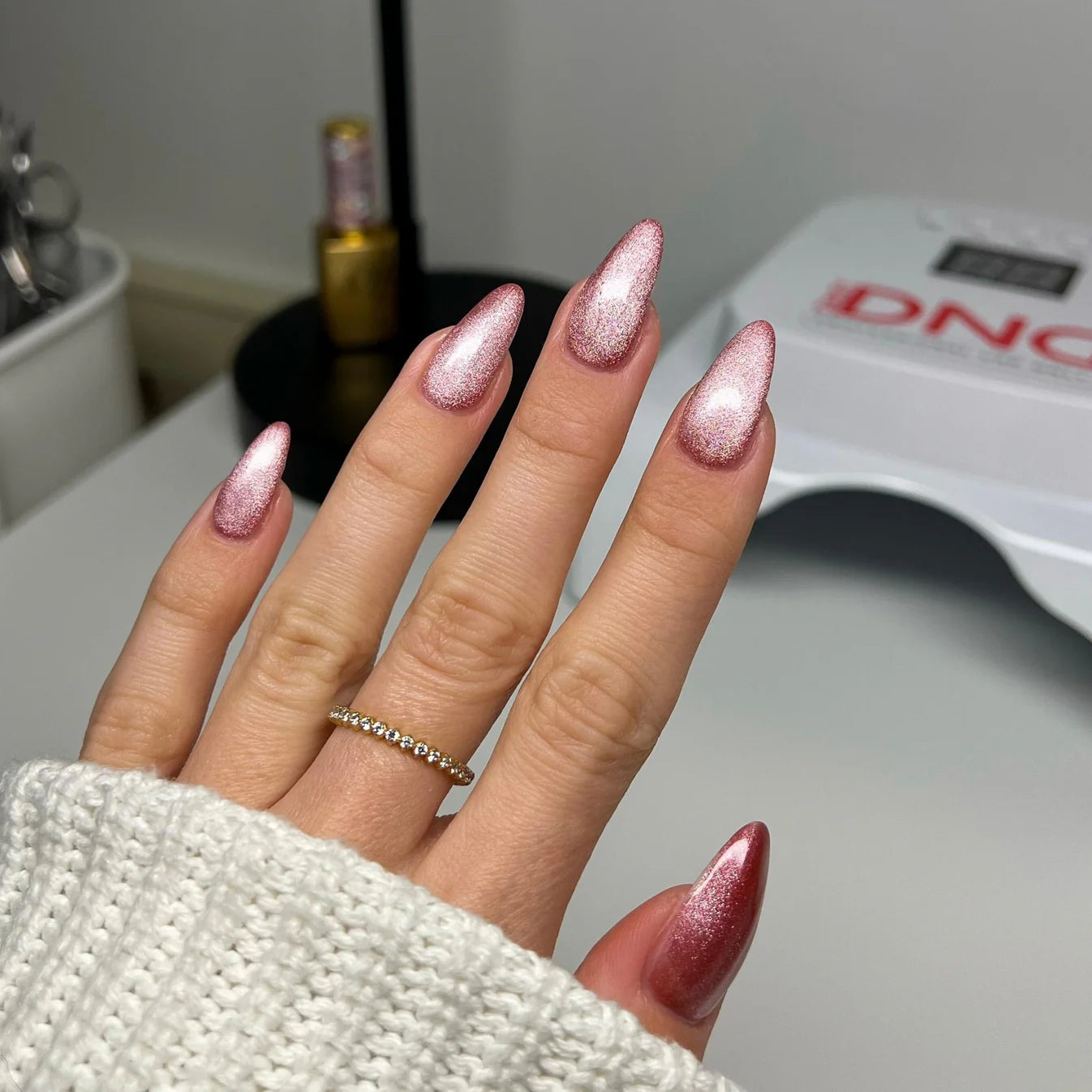 DND Diva 9D Cat Eye Gel Polish in shade Wanna Be Yours, featuring glassball shimmer and deep color for dramatic nail effects