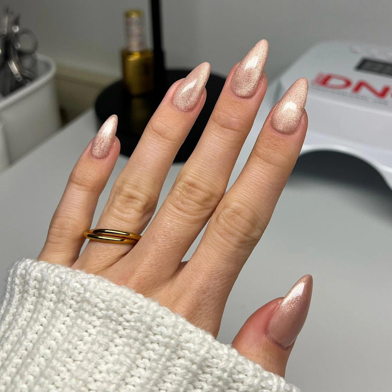 DND Diva 9D Cat Eye Gel Polish in shade Afterglow with glassball effect, showcasing deep green and luminous finish.
