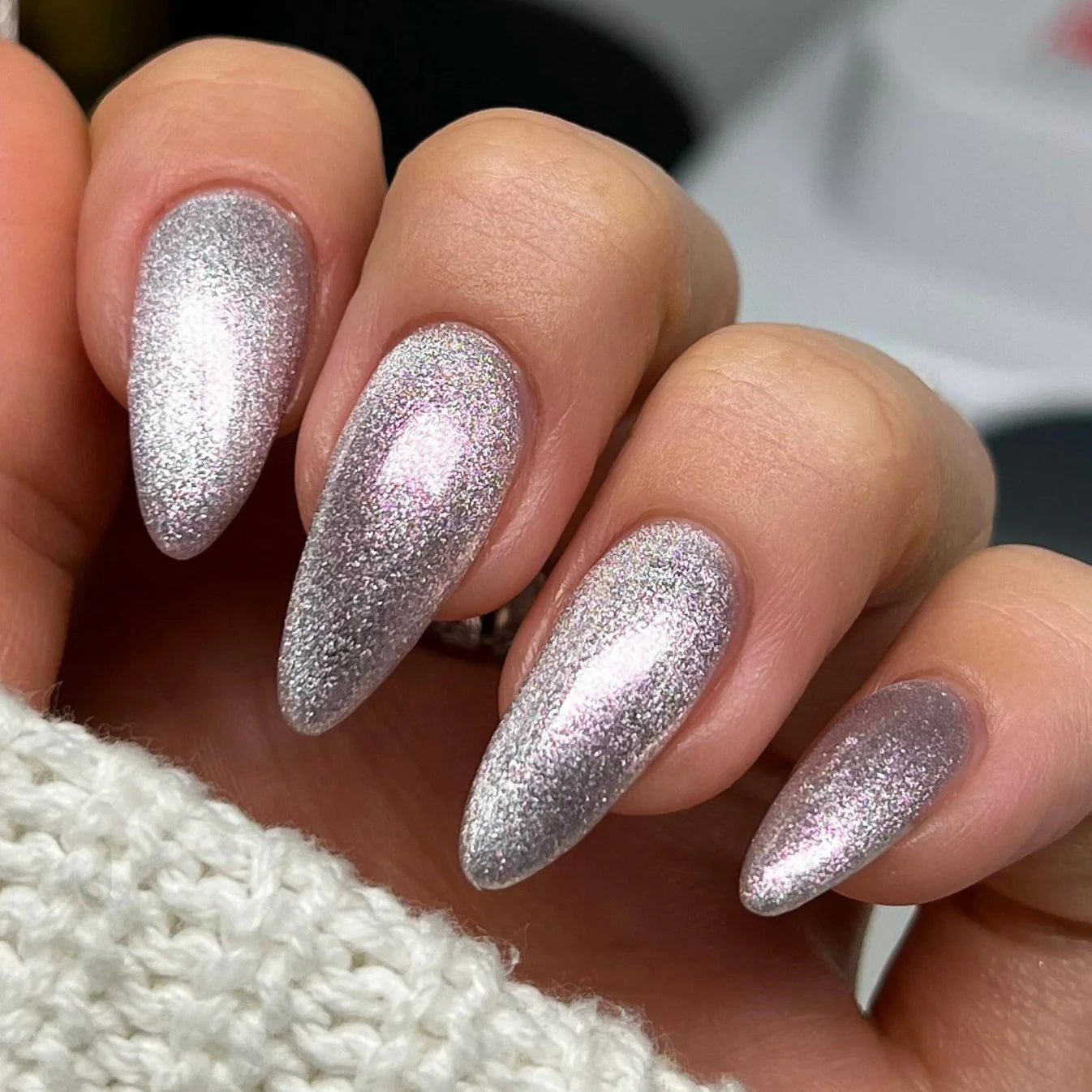 DND Diva 9D Cat Eye Gel Polish in shade Catty Ever After, featuring a glassball effect with vibrant color and dynamic light reflections.