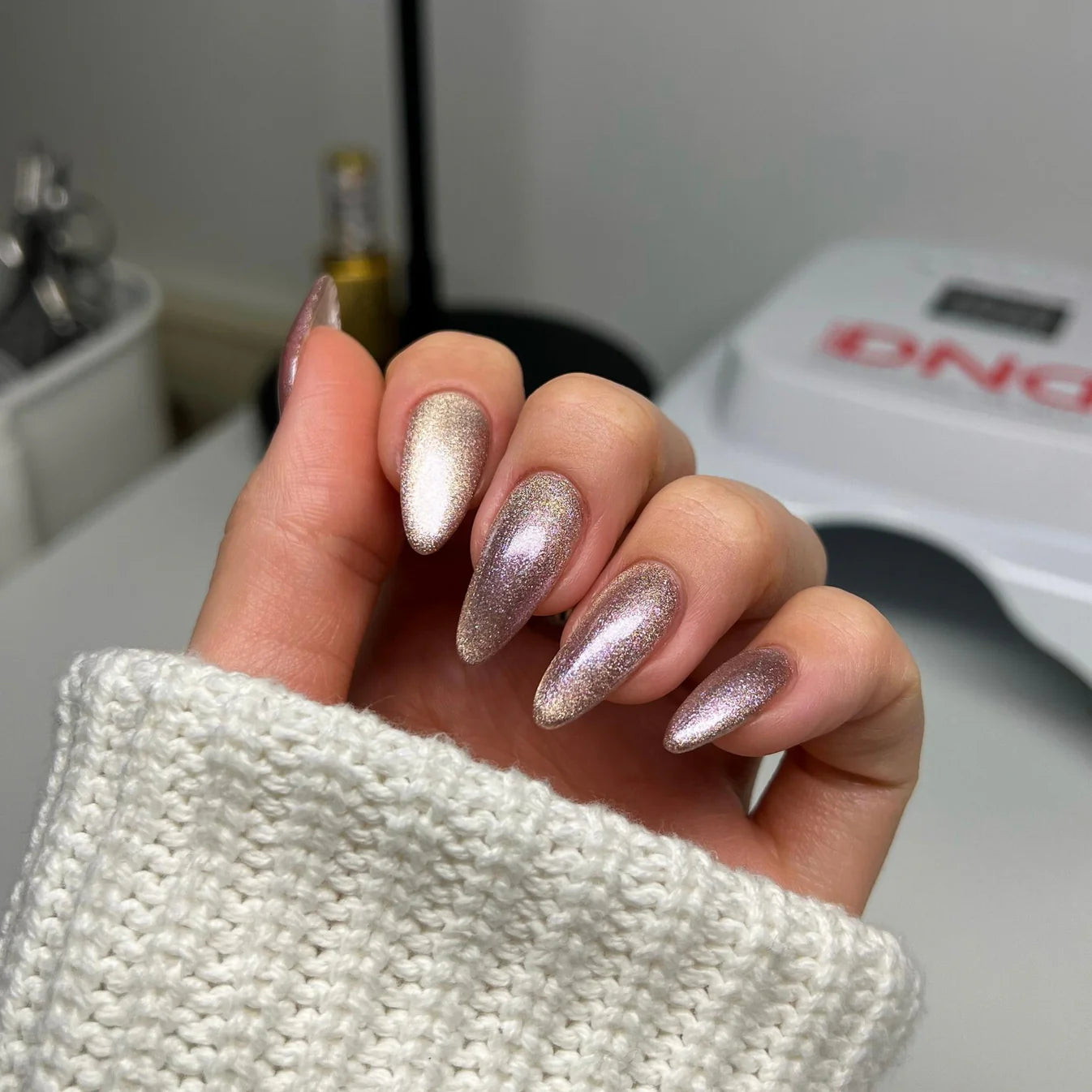 DND Diva 9D Cat Eye Gel Polish in Hazel Dreams, showcasing the shimmering hazel color with glassball effect and cat eye finish.