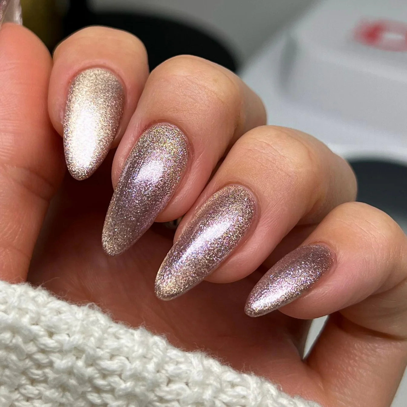 DND Diva 9D Cat Eye Gel Polish in Hazel Dreams, showcasing the shimmering hazel color with glassball effect and cat eye finish.