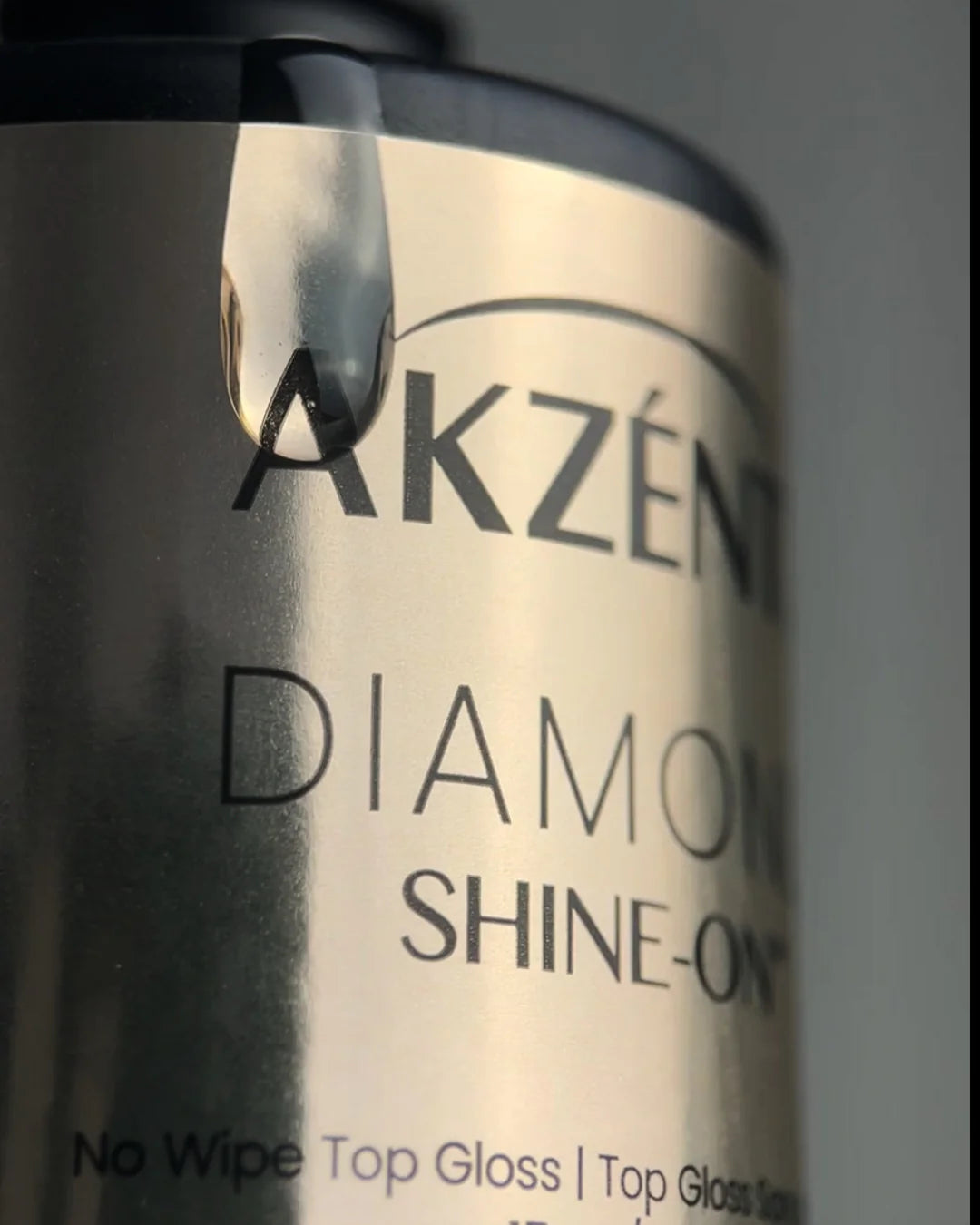 Luxio Diamond Shine-On Gel Polish top coat with tack-free, TPO-free finish, featuring a glossy, smooth surface in the image.