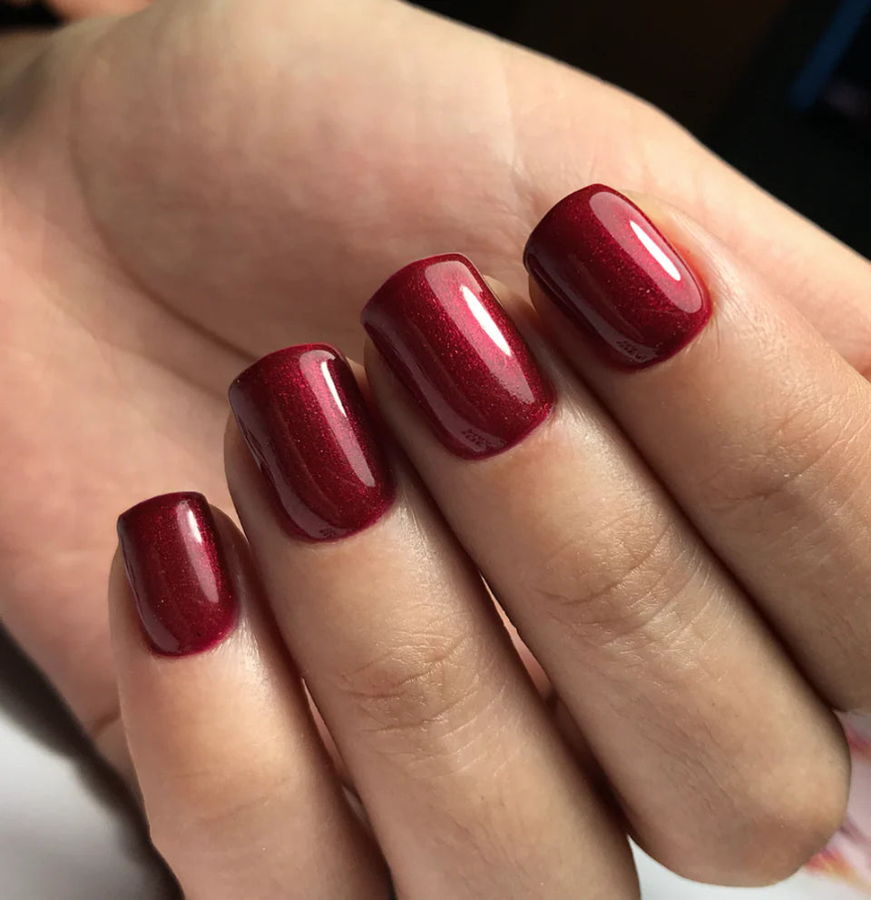 Luxio Soak-Off Gel Polish Allure with shimmer, 15ml, showcasing a glossy, shimmering nail polish in a clear bottle.