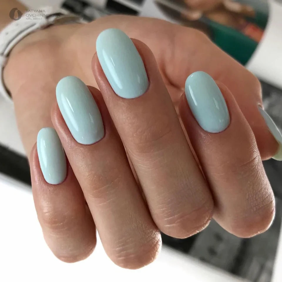 Luxio Soak-Off Gel Polish Calm in 15ml bottle, featuring a sleek design and clear labeling for easy product recognition.
