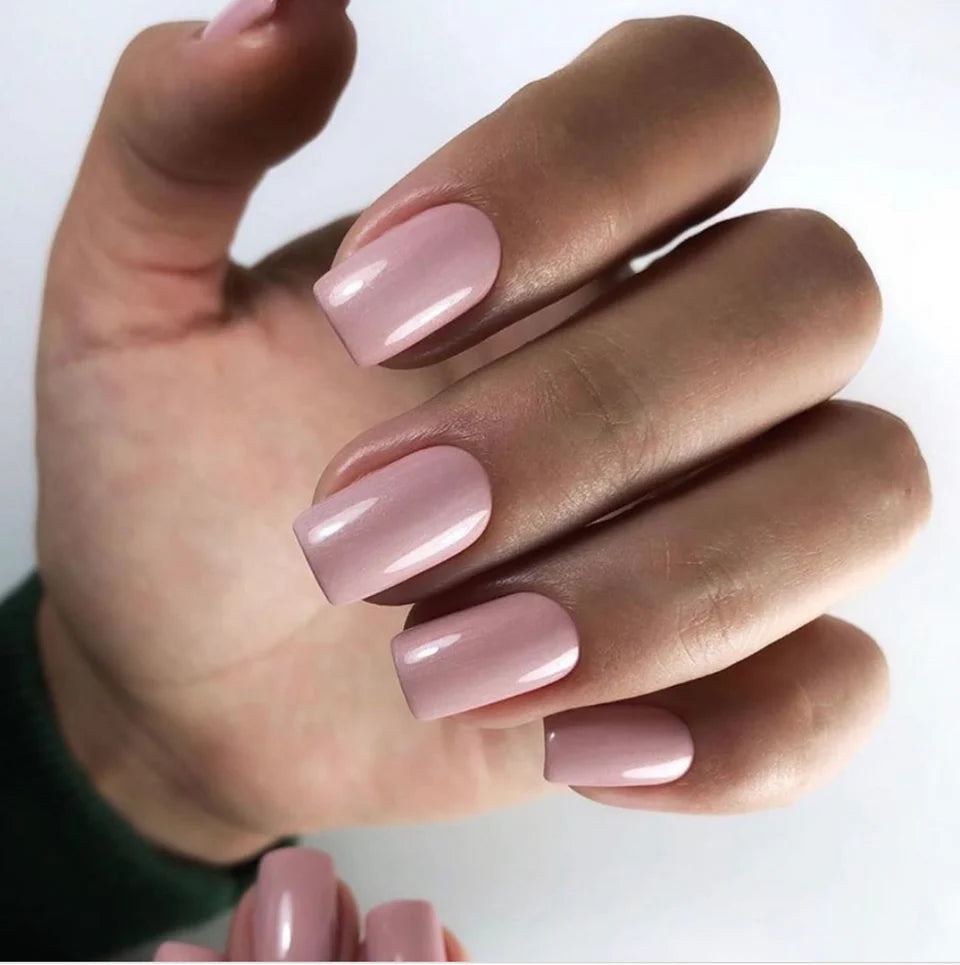 Luxio soak-off gel polish in Curiosity shimmer, 15ml, with a glossy, shimmering finish perfect for stylish nails