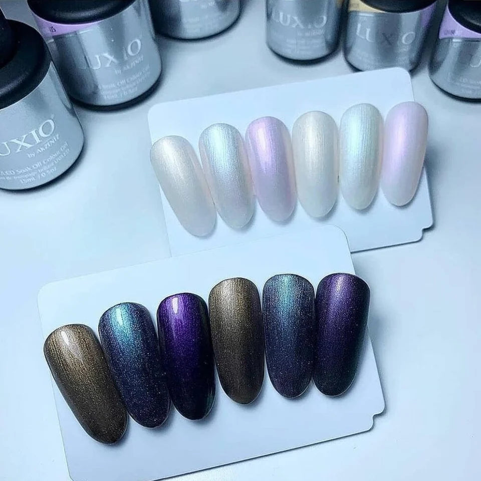 Luxio soak-off gel polish in Effects Copper, 15ml bottle, showcasing a shimmering copper-colored gel polish for nails.