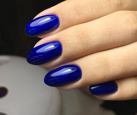 Luxio Gel Polish soak-off gel in 15ml jar with purple lid, showcasing the Luxio brand and gel polish texture in a clear container.
