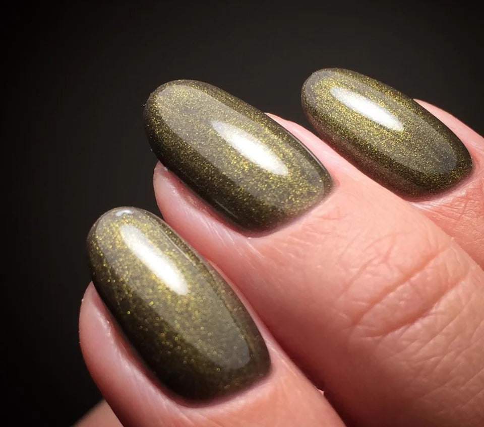 Luxio Soak-Off Gel Polish Fantasy Shimmer 15ml bottle with shimmering gel finish, used for professional or at-home nail manicures.