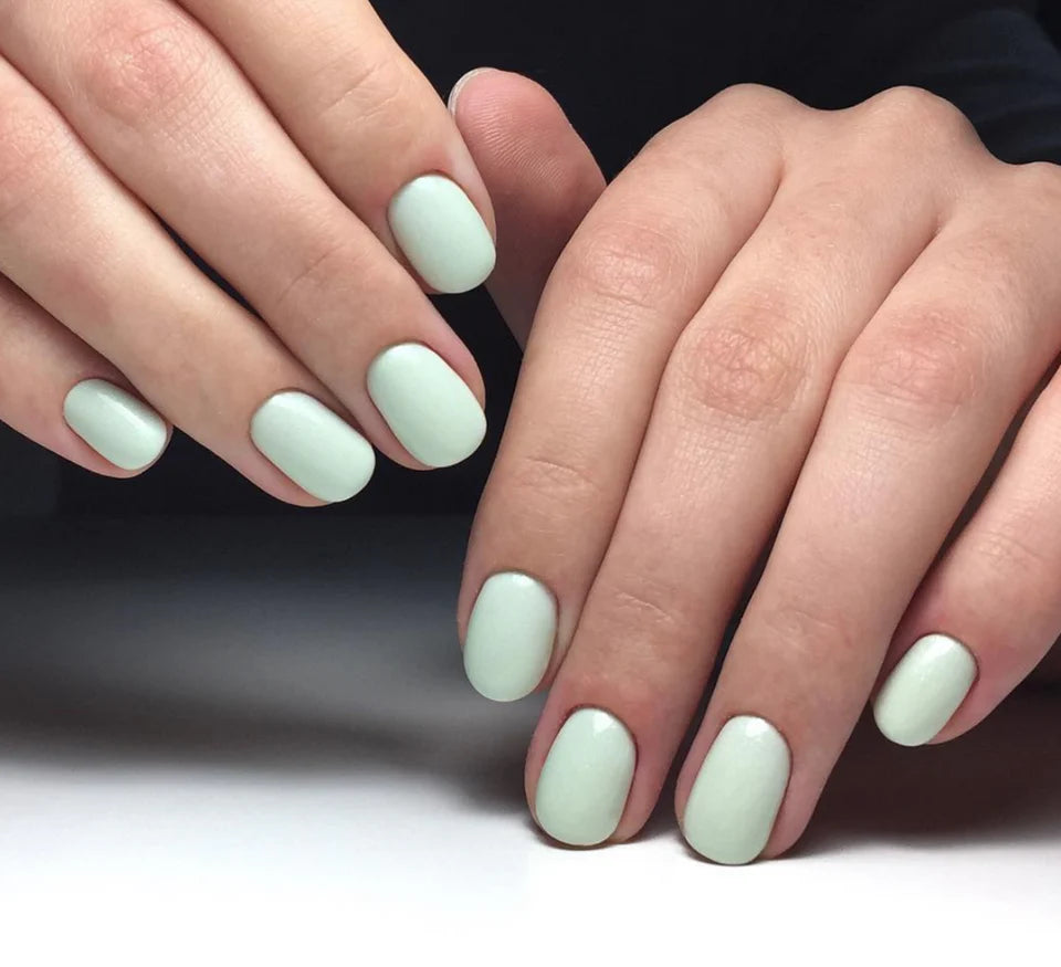 Luxio Soak-Off Gel Polish in Gentle shimmer, 15ml, showcasing smooth, shiny nails with a subtle shimmer finish.
